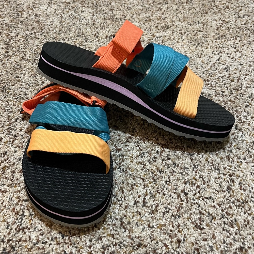 Columbia sport strappy sandal. Brand new, never worn.